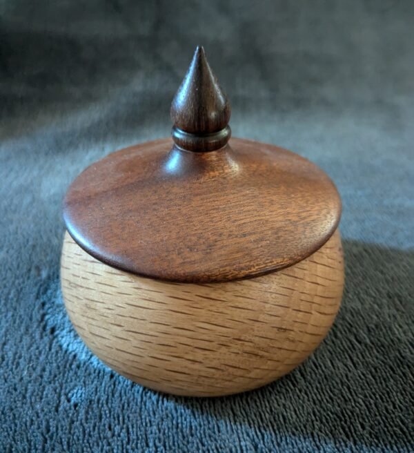 Medium covered acorn box