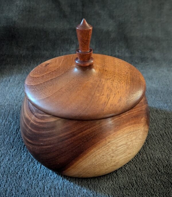 Medium covered chestnut box